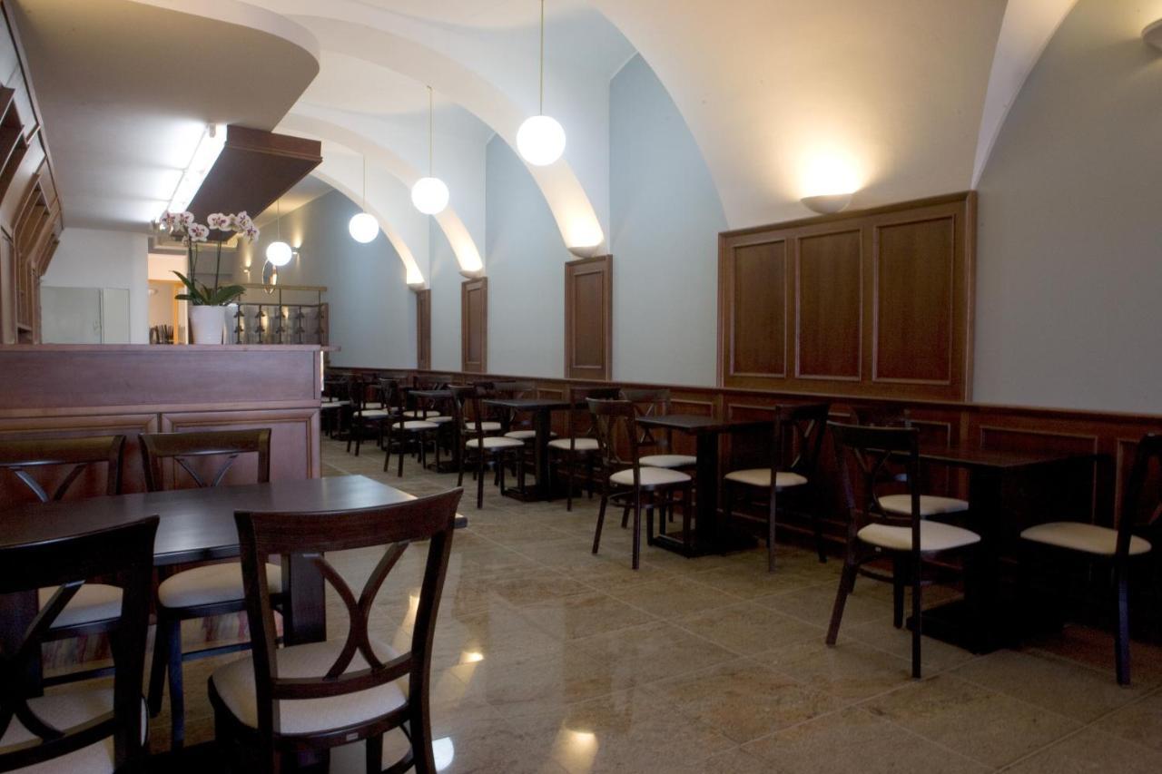Hostel U Zlateho Kohouta Кромержиж Экстерьер фото